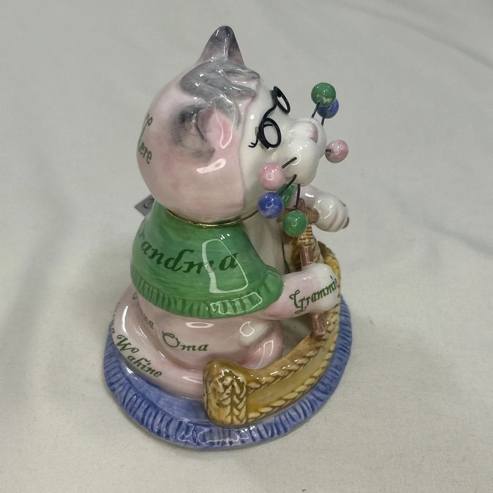 NIB WhimsiClay Amy LaCombe  Purrsonalized Grandma Cat Figurine Hip Cool Knitting